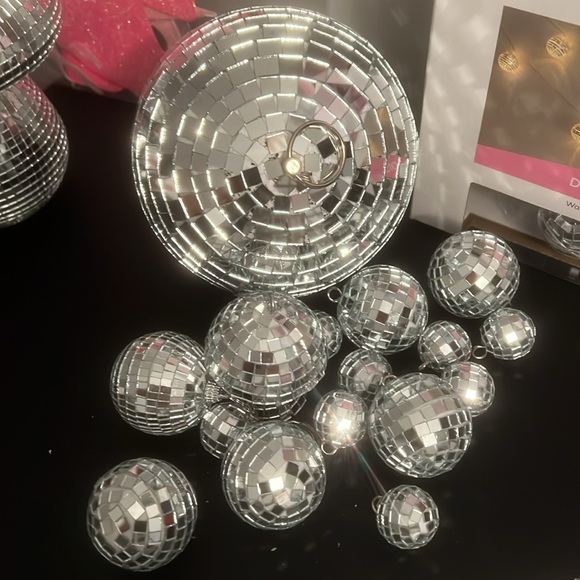 Disco assorted party decorations. - Picture 7 of 10